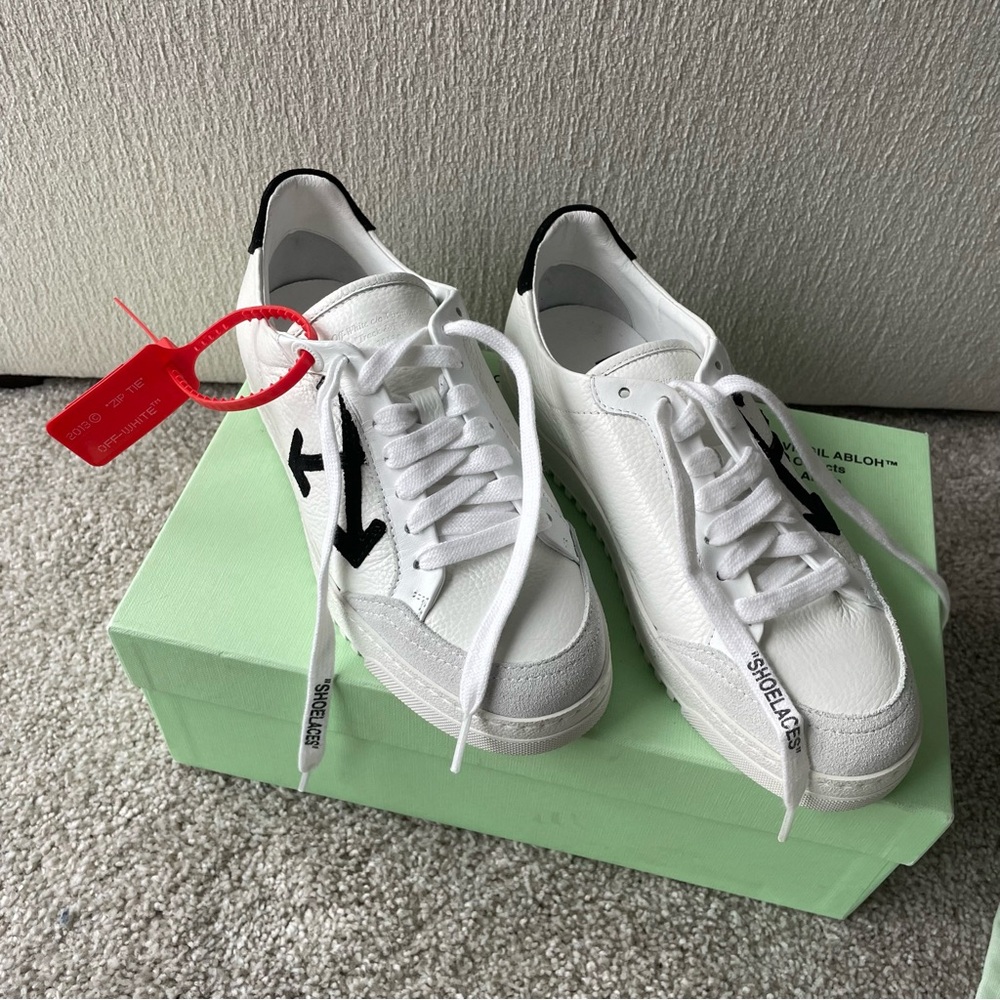 Off-White Women's White and Black Sneakers